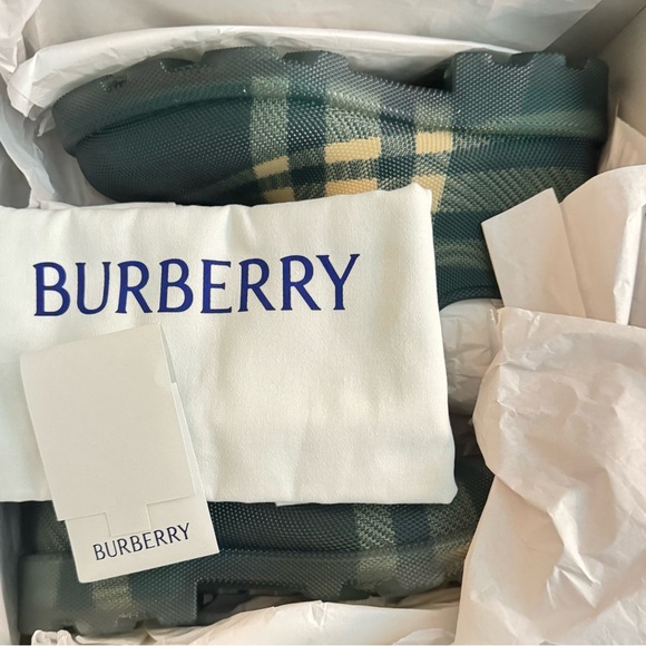 BURBERRY
Marsh Check Ankle Rain-boots
Men’s US 9 - Picture 8 of 9